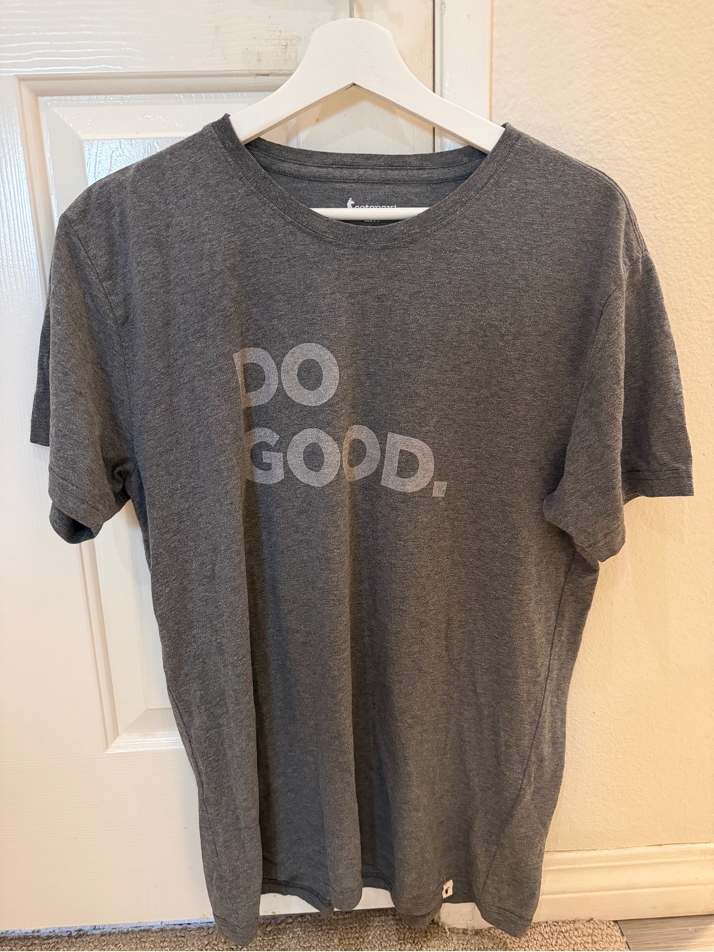 Cotopaxi DO GOOD. Gray Men's Graphic Tee